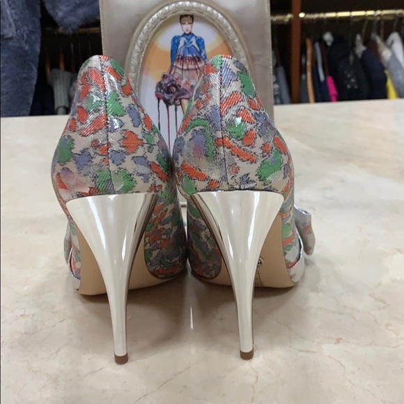 HOST PIC TORY BURCH 110MM BOW PUMP CHINE LUREX JACQUARD FABRIC SILVER HEEL 8 1/2 - Picture 7 of 13